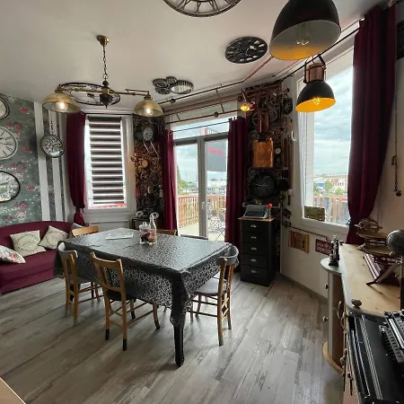 Maison De L'horloge Hotel *